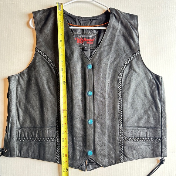 Women's Braided Leather Vest - Picture 12 of 16
